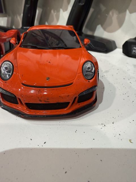 An orange Porsche 911 GT3 RC car
